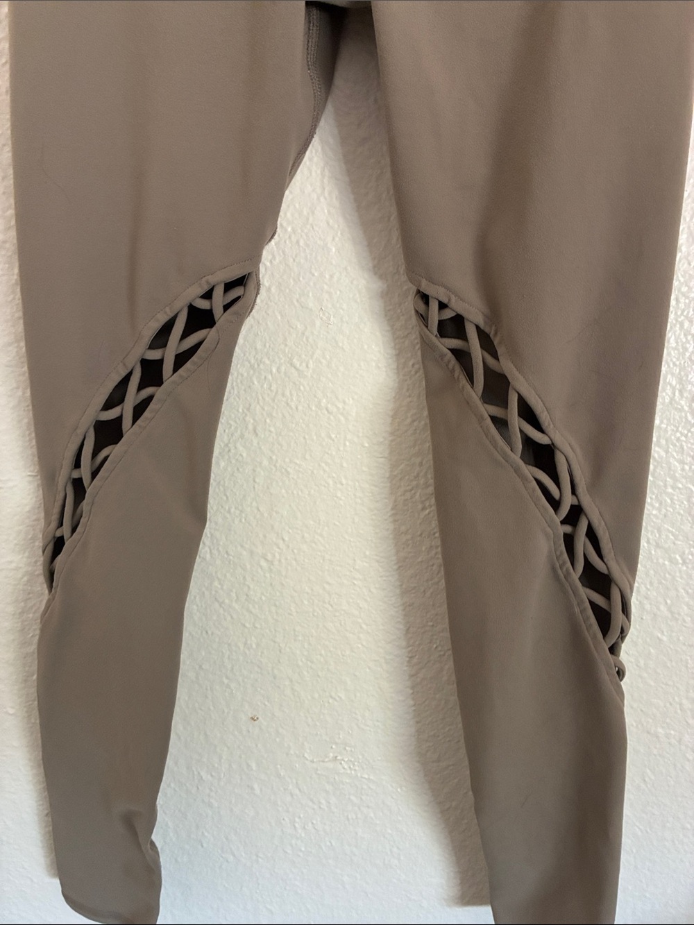 ALO Yoga Taupe Crisscross Detail Leggings - Picture 5 of 5